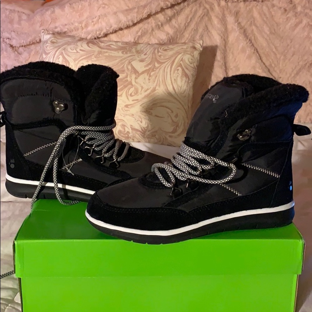 BEARPAW snow boots